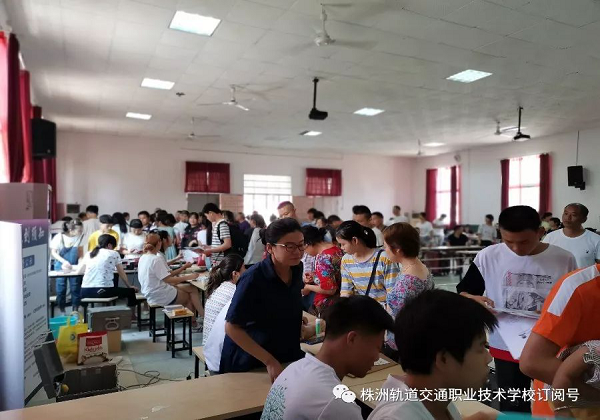 株軌驕子 鏗鏘追夢——2019年株洲軌道交通職業技術學校新生報到